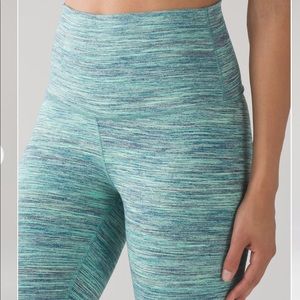 Lululemon High-Rise Wunder Under Tight - Size 6